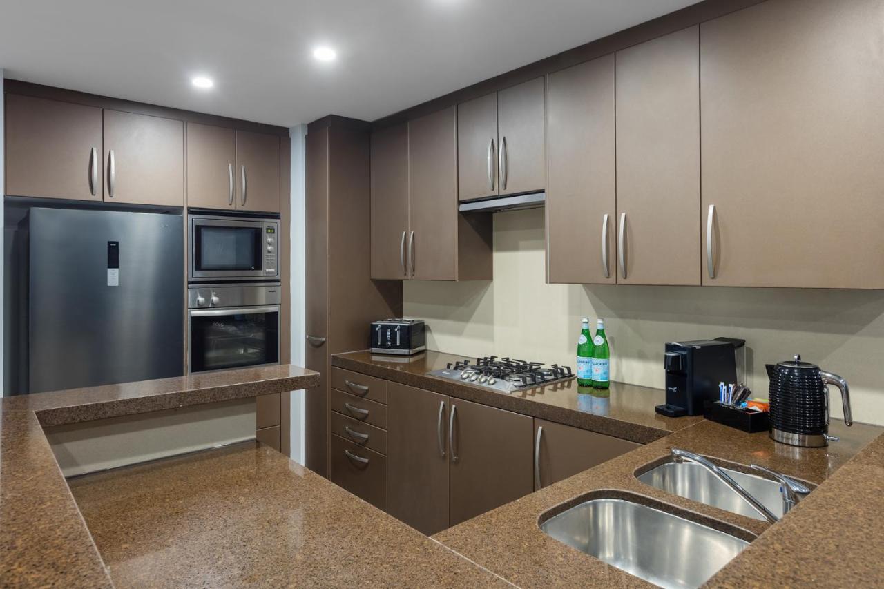 Meriton Suites World Tower, Sydney Bagian luar foto A modern kitchen